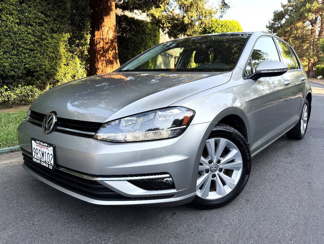 Used 2018 Volkswagen Golf SE FWD image 2