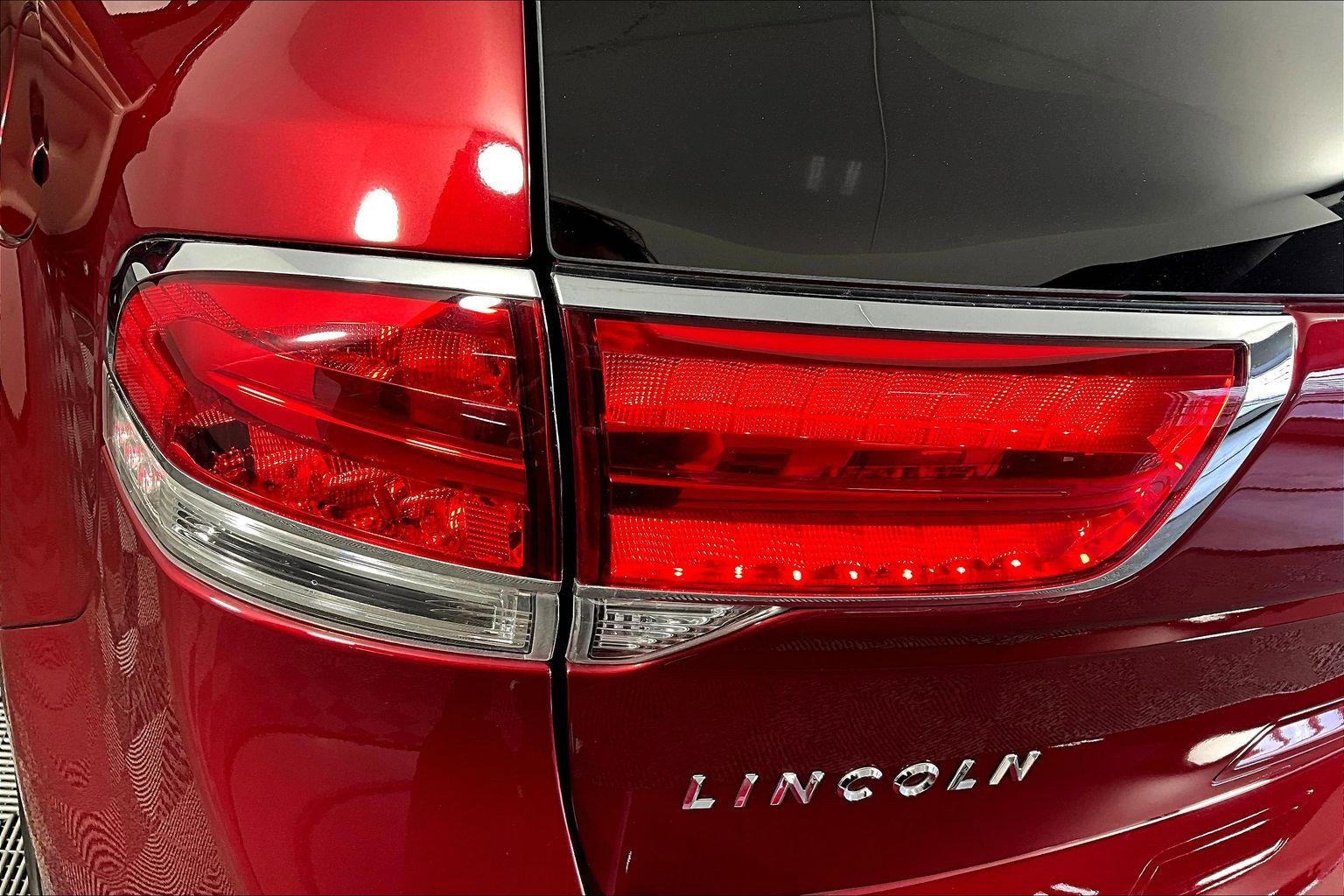 Used 2013 Lincoln MKX FWD image 22