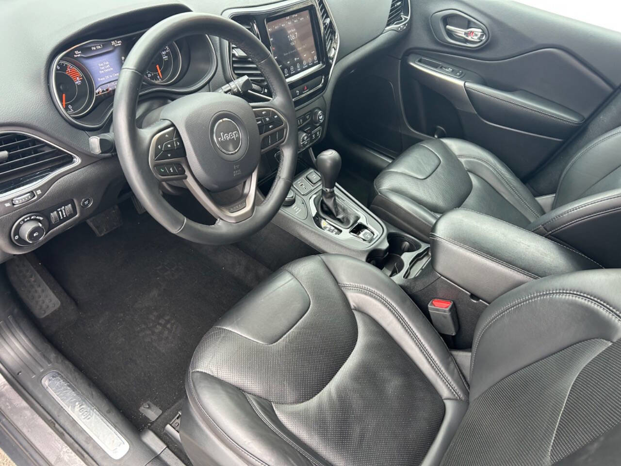 Used 2019 Jeep Cherokee Limited image 13
