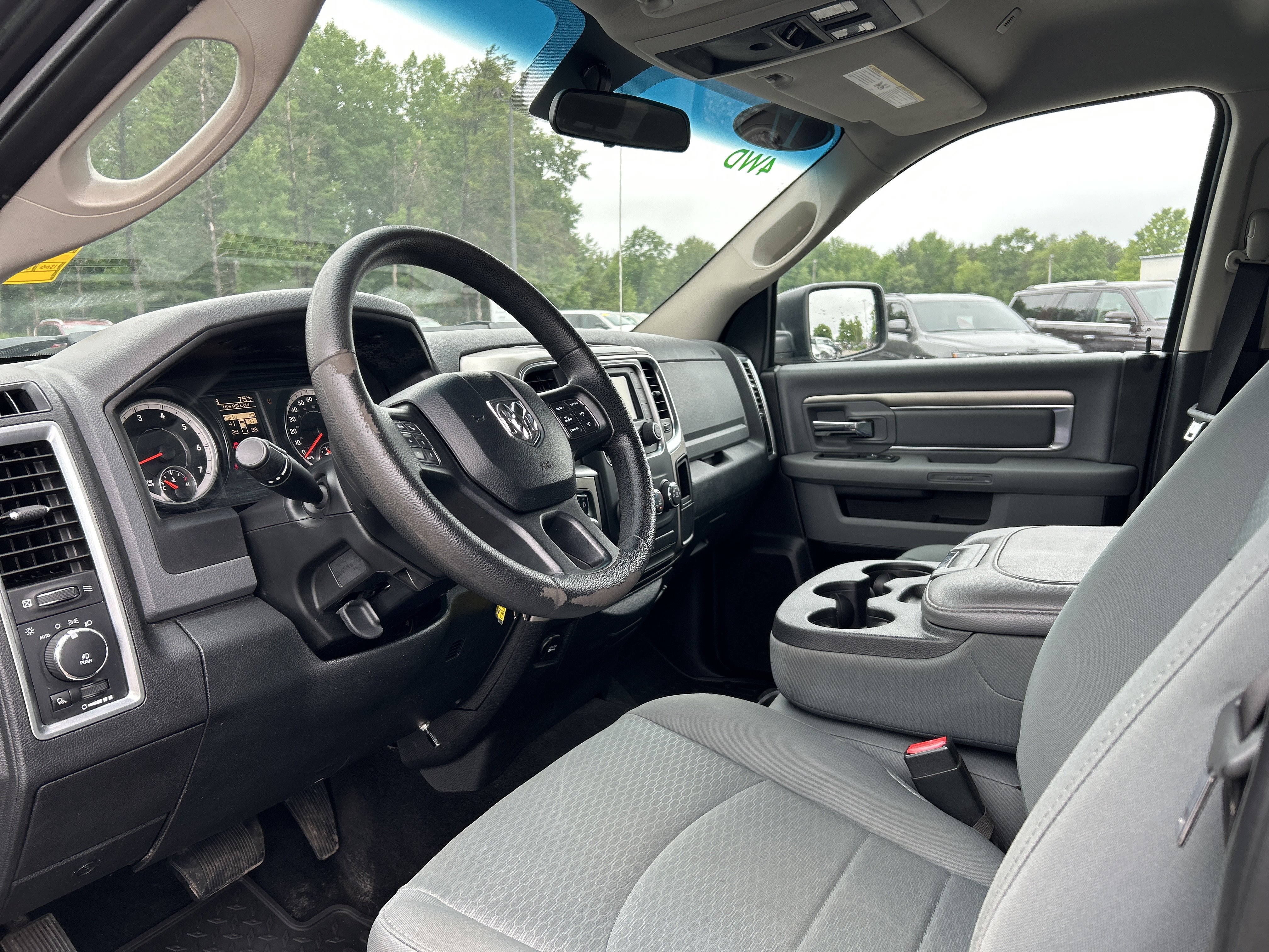 Used 2017 RAM 1500 Classic SLT AWD/4WD image 3