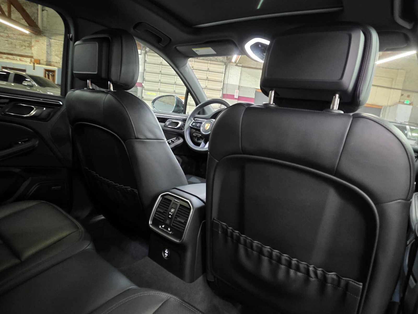 Used 2025 Porsche Macan AWD/4WD image 13