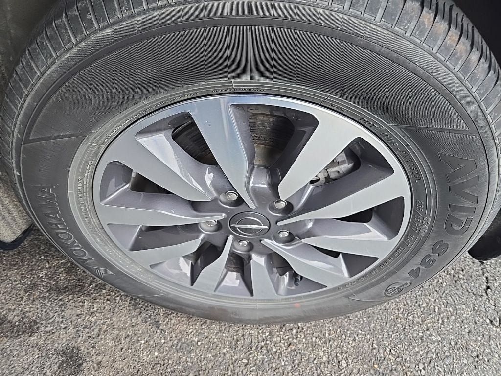 Used 2024 Chrysler Pacifica Limited FWD image 11