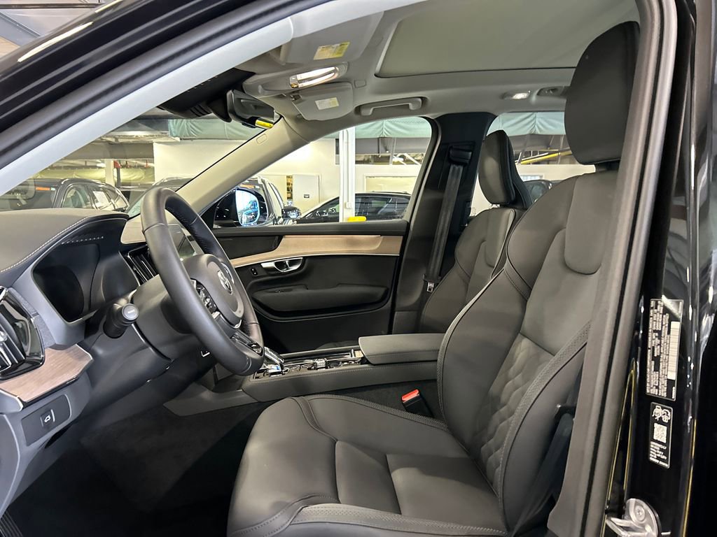 Used 2026 Volvo XC90 B6 Plus w/ Protection Package Premier AWD/4WD image 10