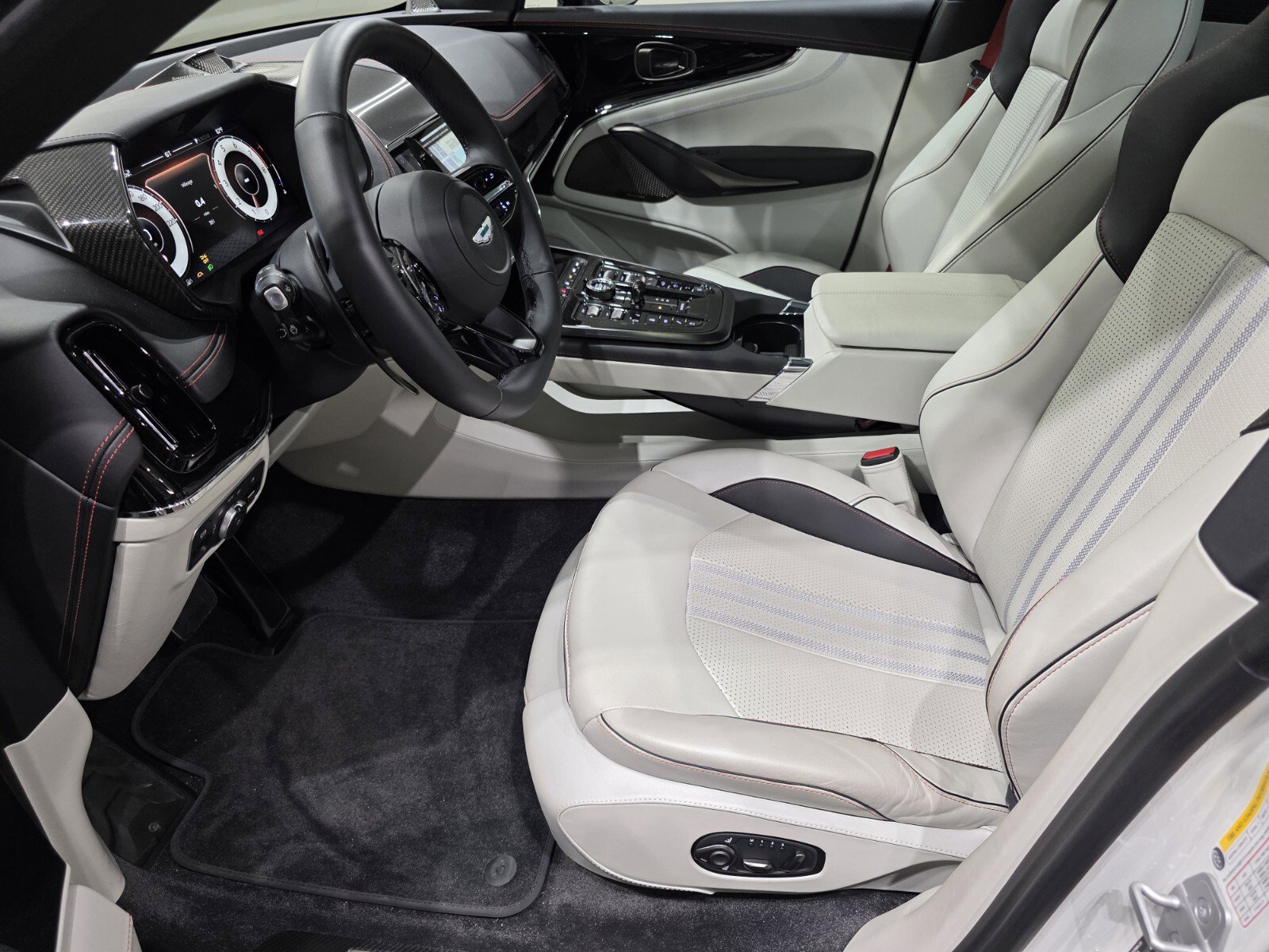 New 2025 Aston Martin DBX 707 image 16