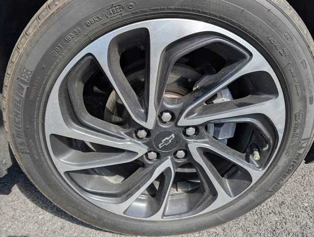 Used 2023 Chevrolet Bolt EUV Premier w/ Sun & Sound Package FWD image 9