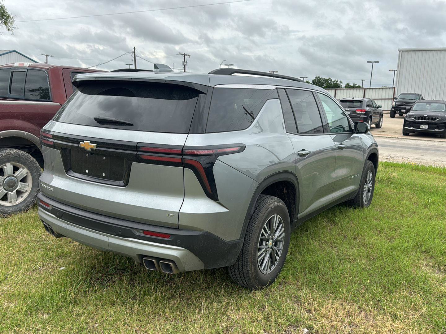 Used 2024 Chevrolet Traverse LT FWD image 9