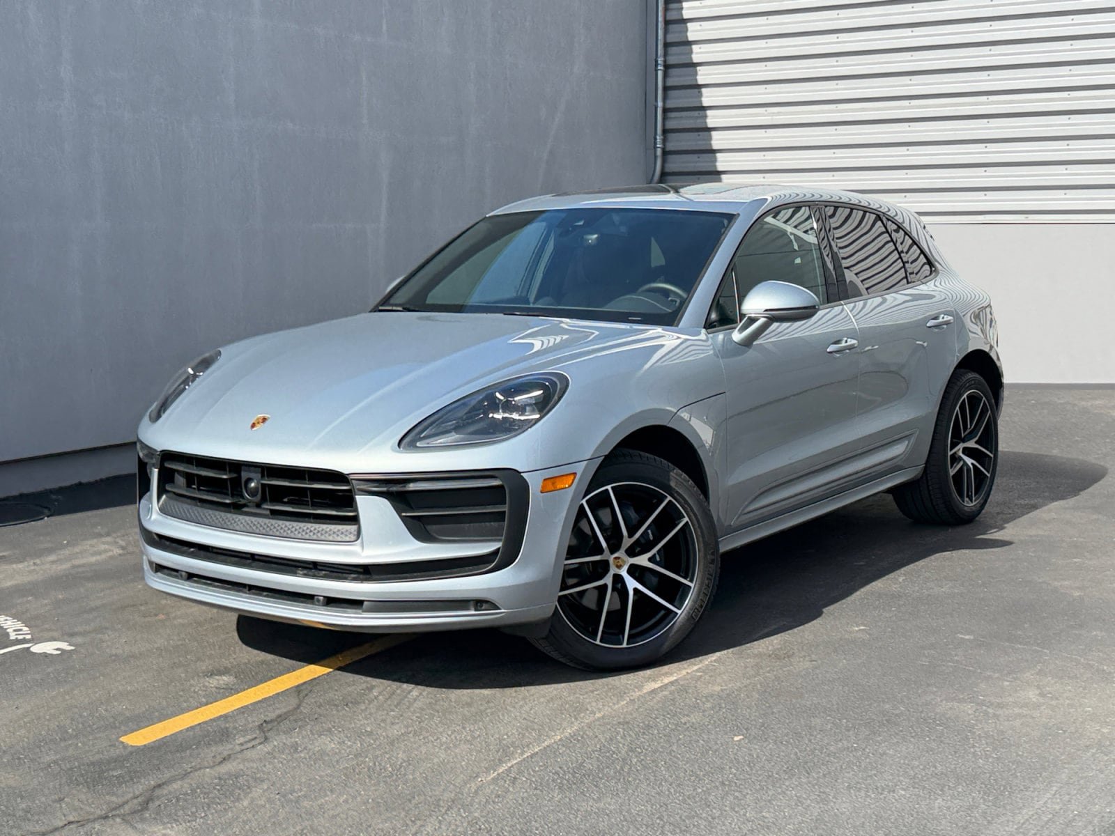 Used 2025 Porsche Macan image 1