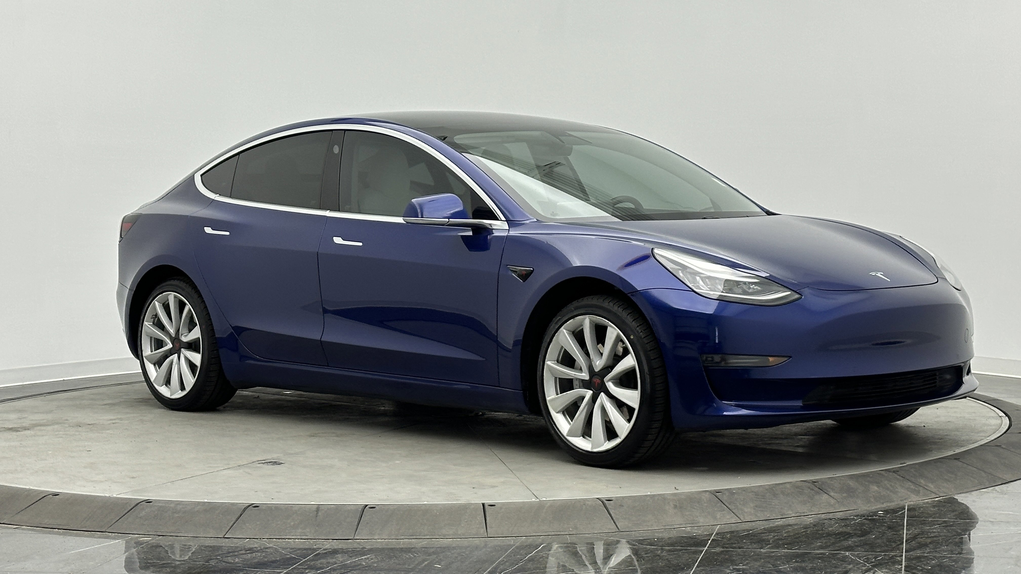 Used 2020 Tesla Model 3 Standard Range Plus image 3