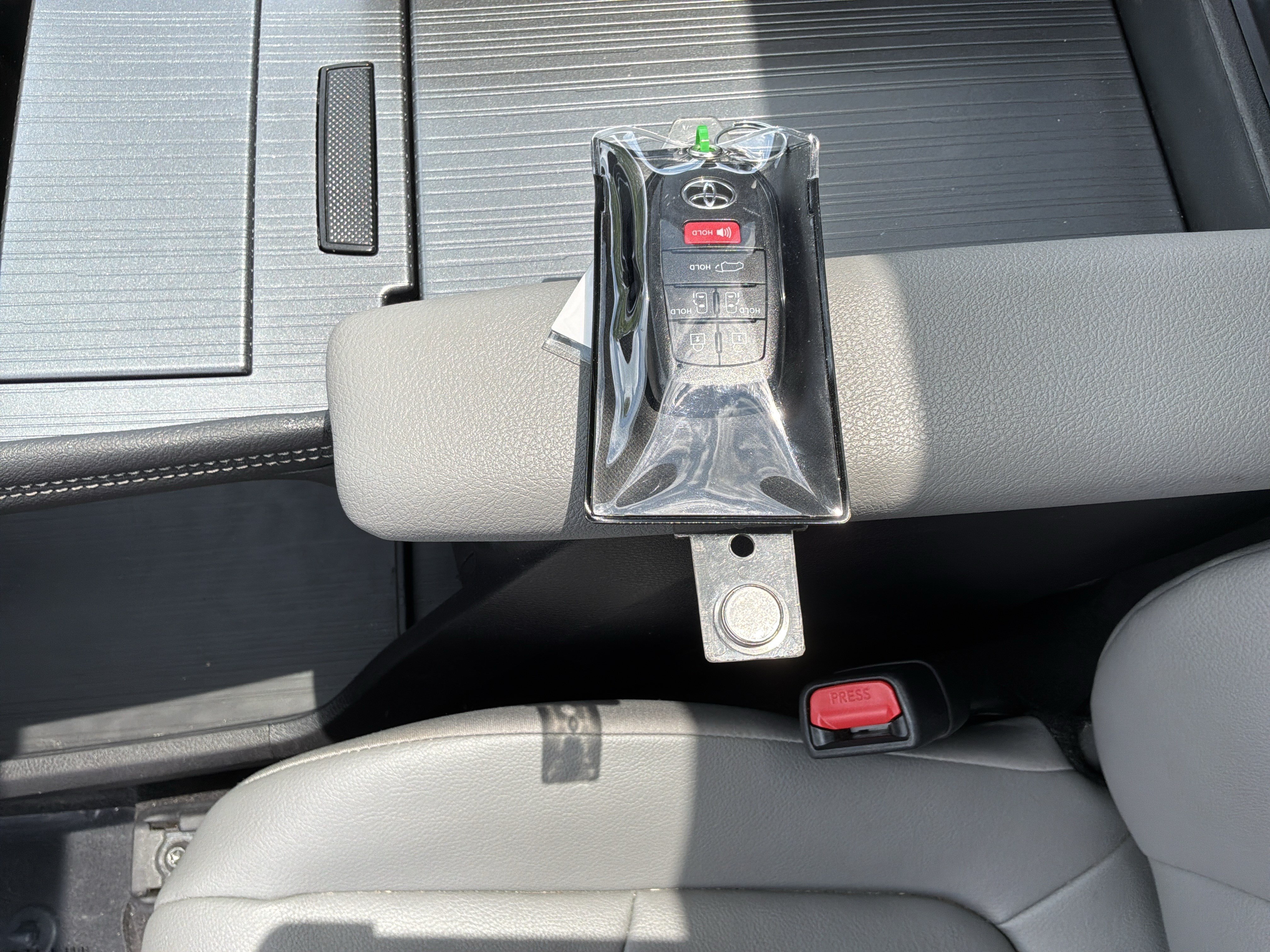 Used 2026 Toyota Sienna XLE FWD image 37