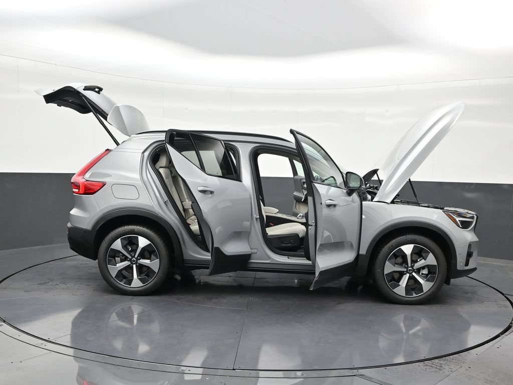 New 2026 Volvo XC40 B5 Plus w/ Protection Package Premier AWD/4WD image 30