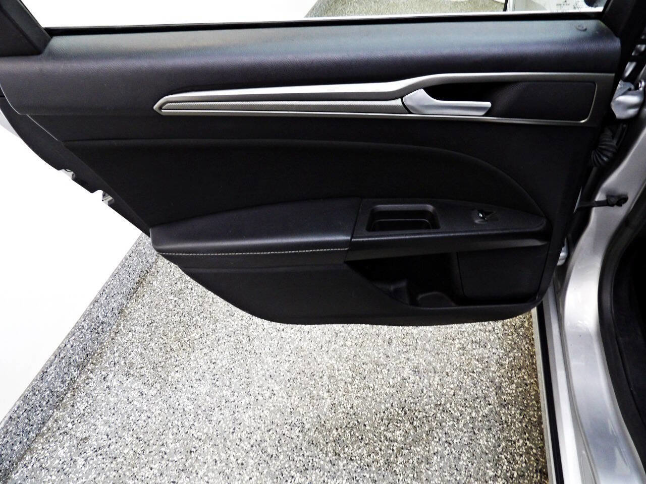 Used 2018 Ford Fusion SE image 9