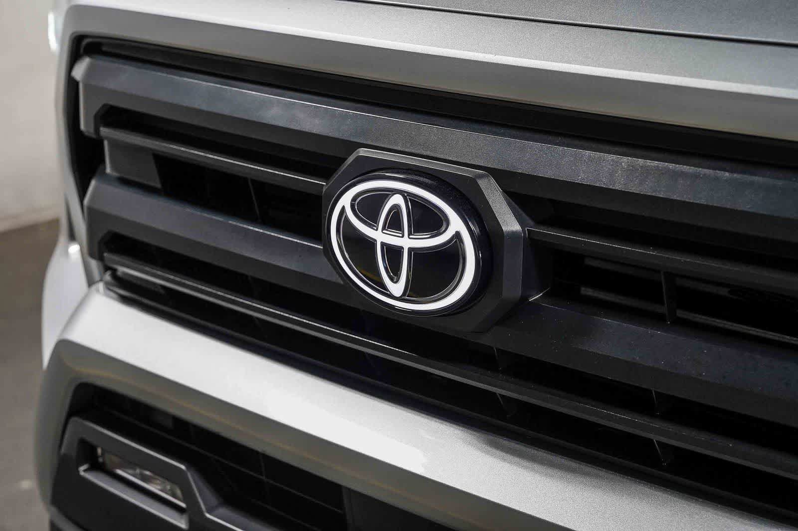 Certified 2026 Toyota Tacoma SR5 AWD/4WD image 9
