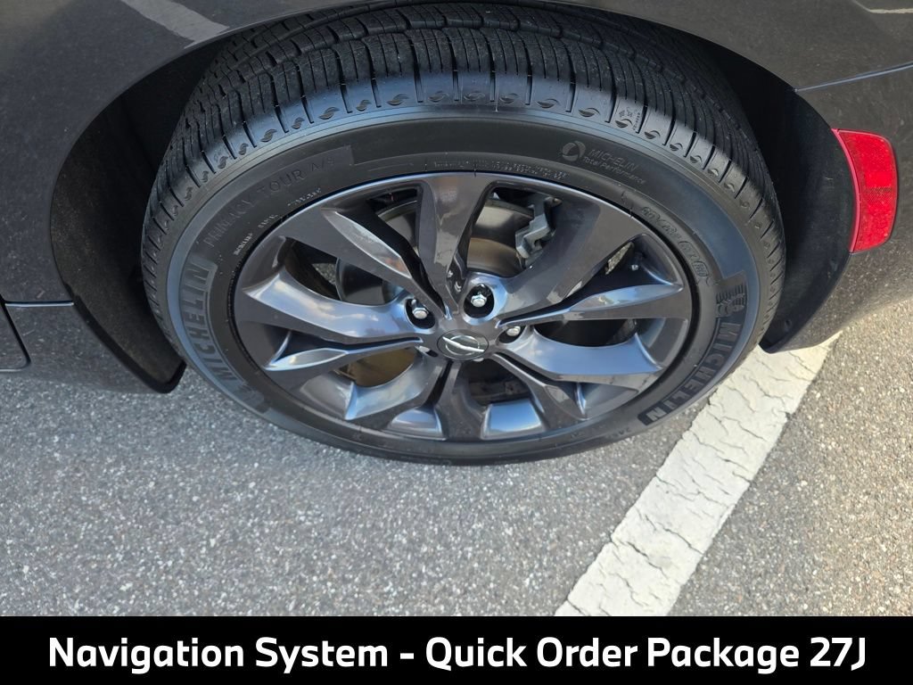 Used 2019 Chrysler Pacifica Touring-L Plus w/ Advanced Safetytec Group FWD image 12
