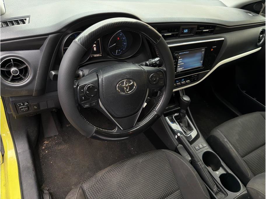 Used 2017 Toyota Corolla iM w/ Carpet Mat Package FWD image 2
