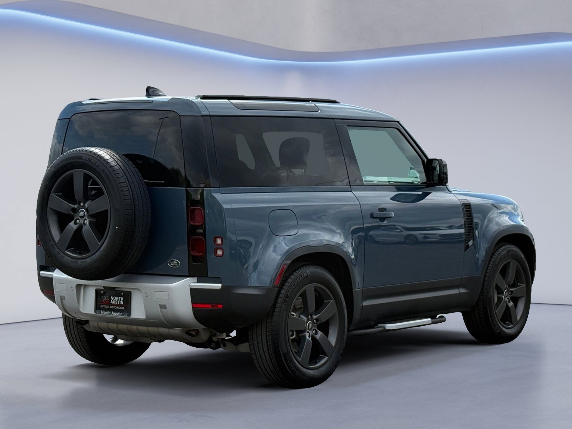 Used 2023 Land Rover Defender 90 SE image 8