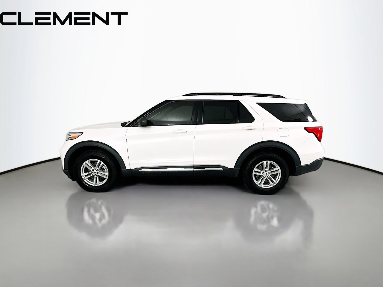 Used 2022 Ford Explorer XLT w/ Equipment Group 202A AWD/4WD image 6