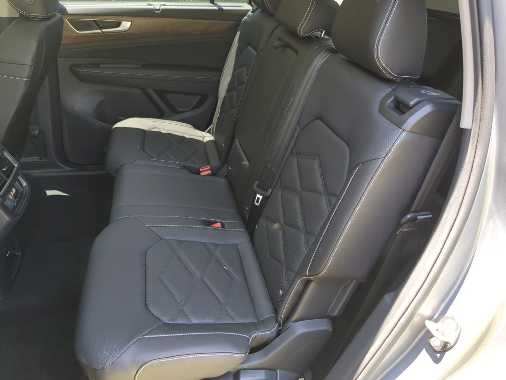 New 2026 Volkswagen Atlas SE FWD image 17