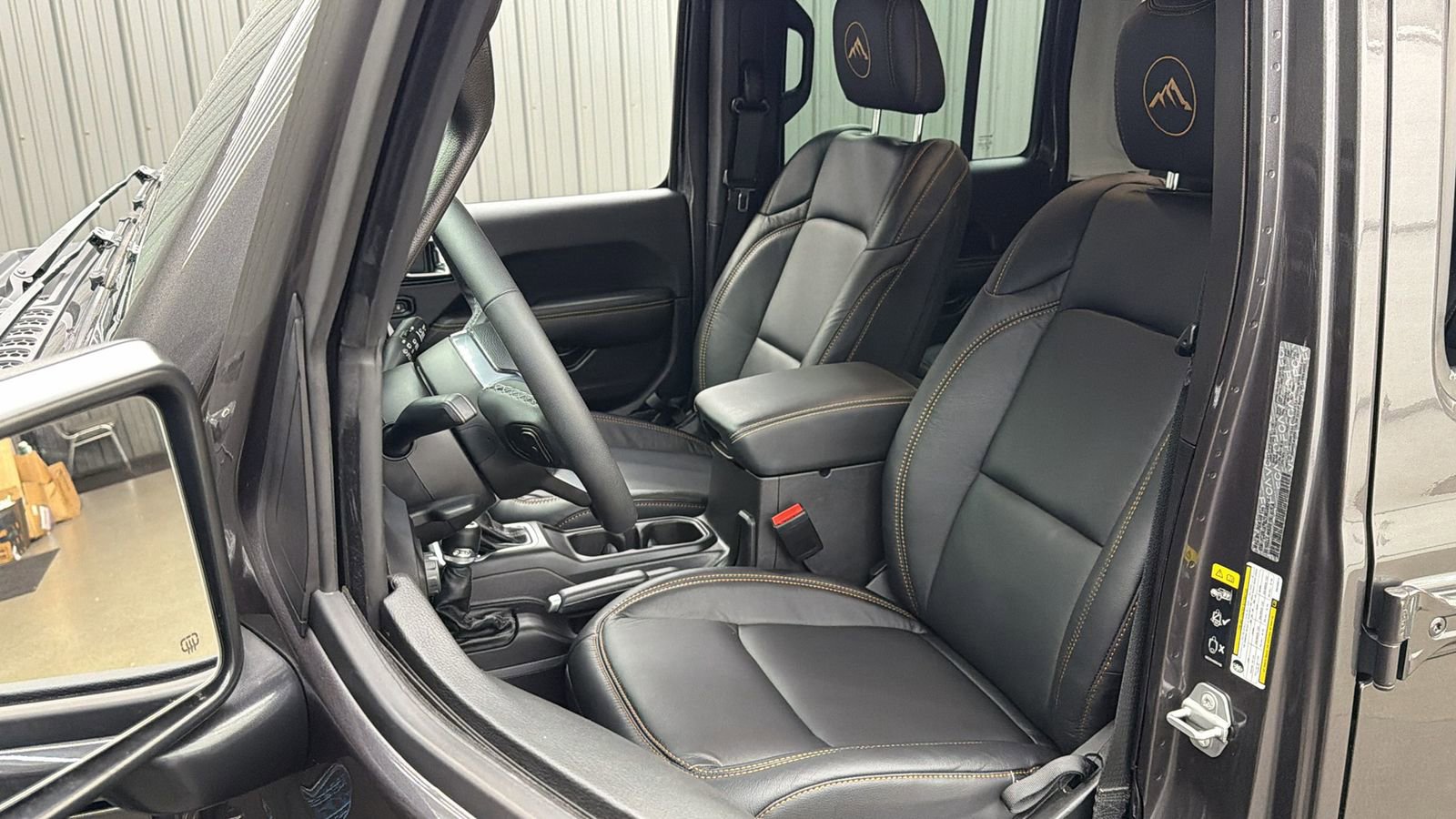 Used 2025 Jeep Wrangler Unlimited Sahara w/ Safety Group AWD/4WD image 32