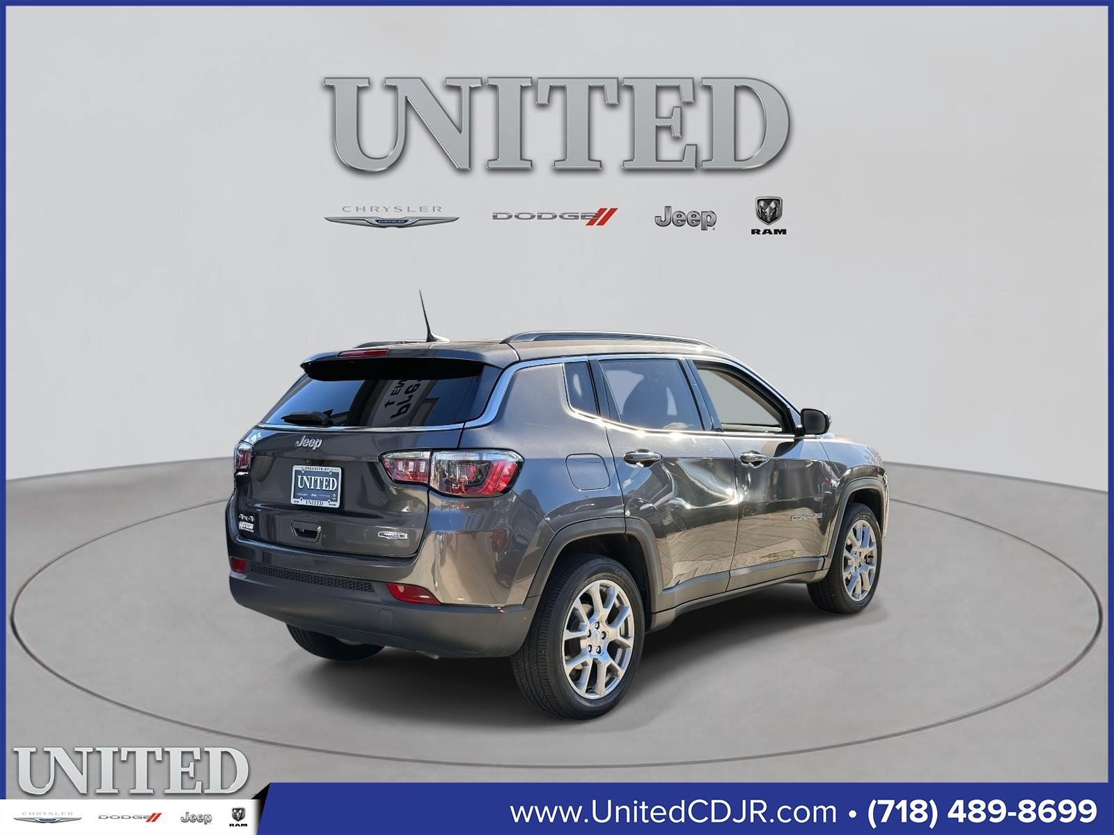 Used 2022 Jeep Compass Latitude image 3