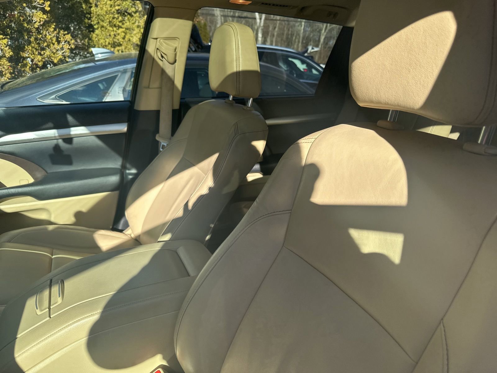 Used 2019 Toyota Highlander XLE image 2