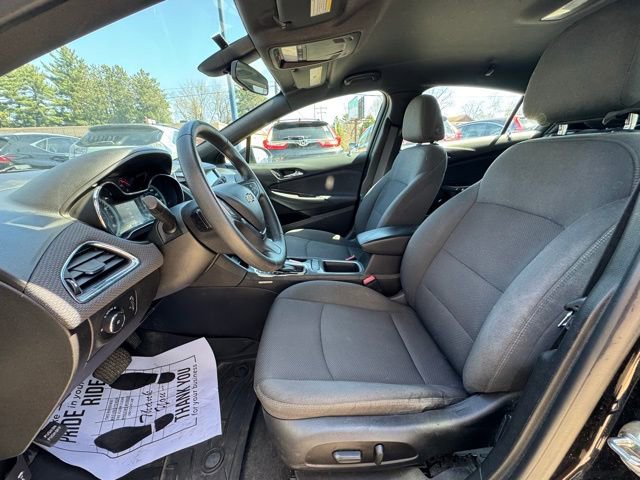 Used 2018 Chevrolet Cruze LT w/ Convenience Package FWD image 10