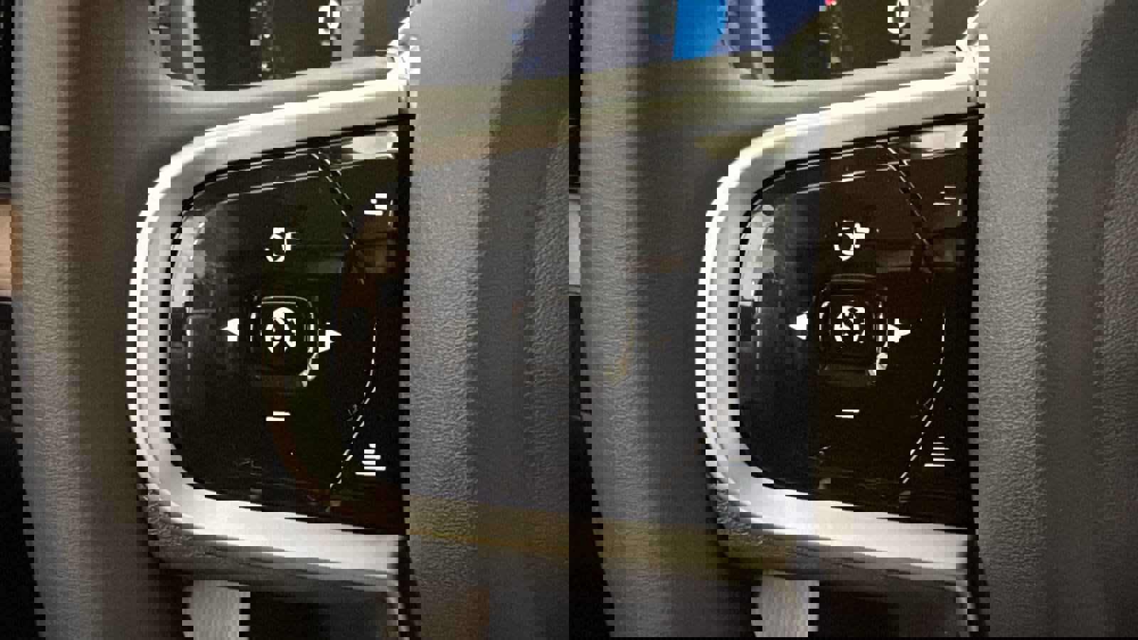 New 2026 Volvo XC90 B6 Plus w/ Protection Package Premier image 13