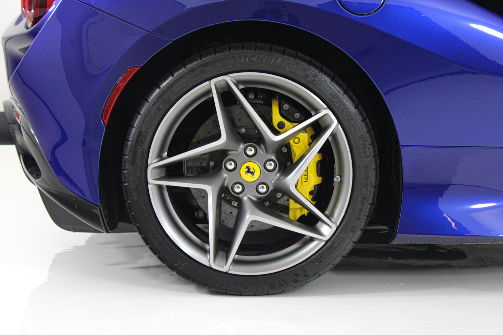 Certified 2023 Ferrari F8 Tributo RWD image 25