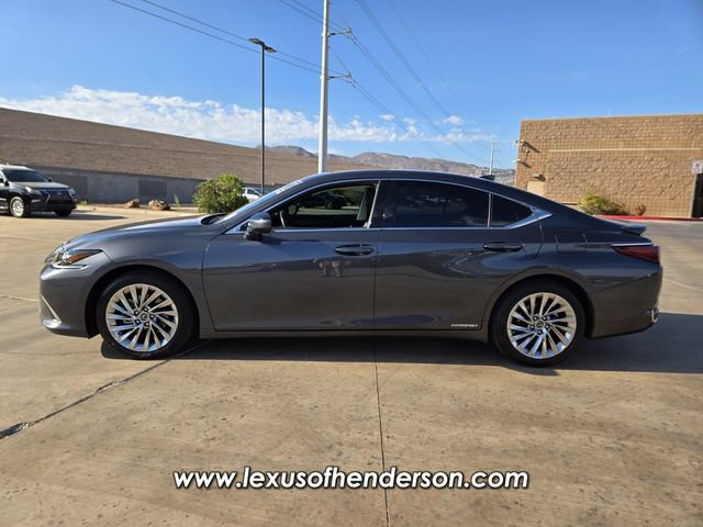 Certified 2022 Lexus ES 300h w/ Accessory Package FWD image 3