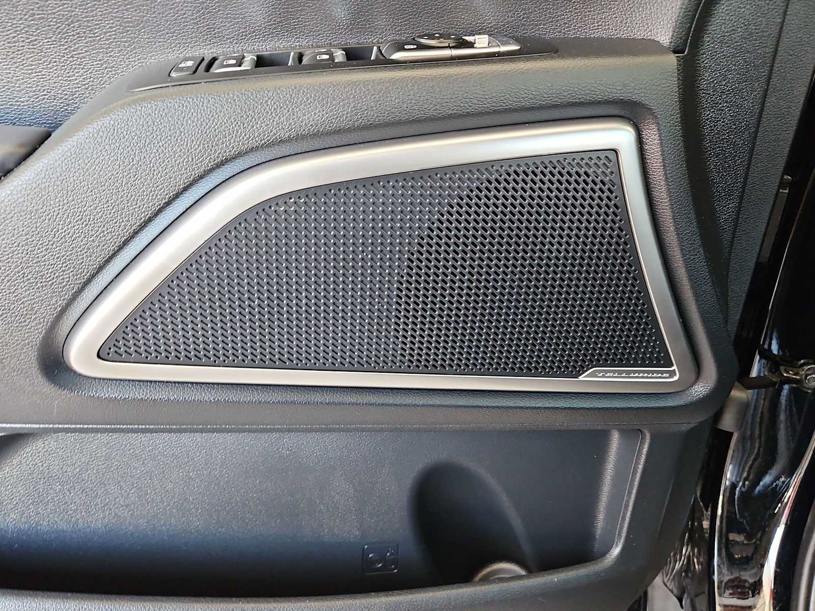 Certified 2025 Kia Telluride EX w/ EX Captain's Chair Package FWD image 27
