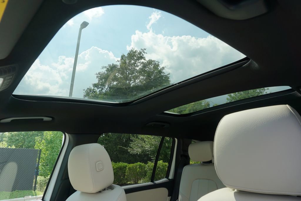 New 2025 Mercedes-Benz GLB 250 4MATIC image 12