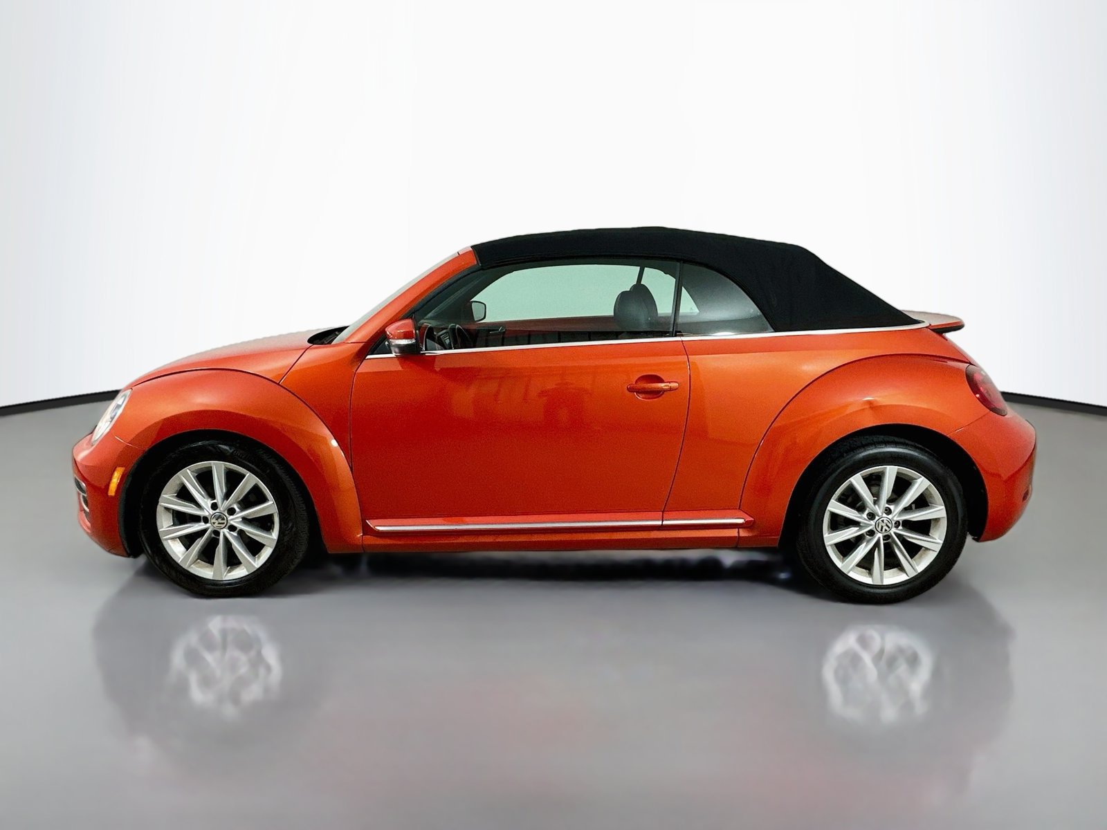 Used 2018 Volkswagen Beetle 2.0T SE FWD image 8