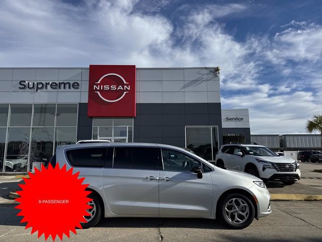 Used 2024 Chrysler Pacifica Limited image 7