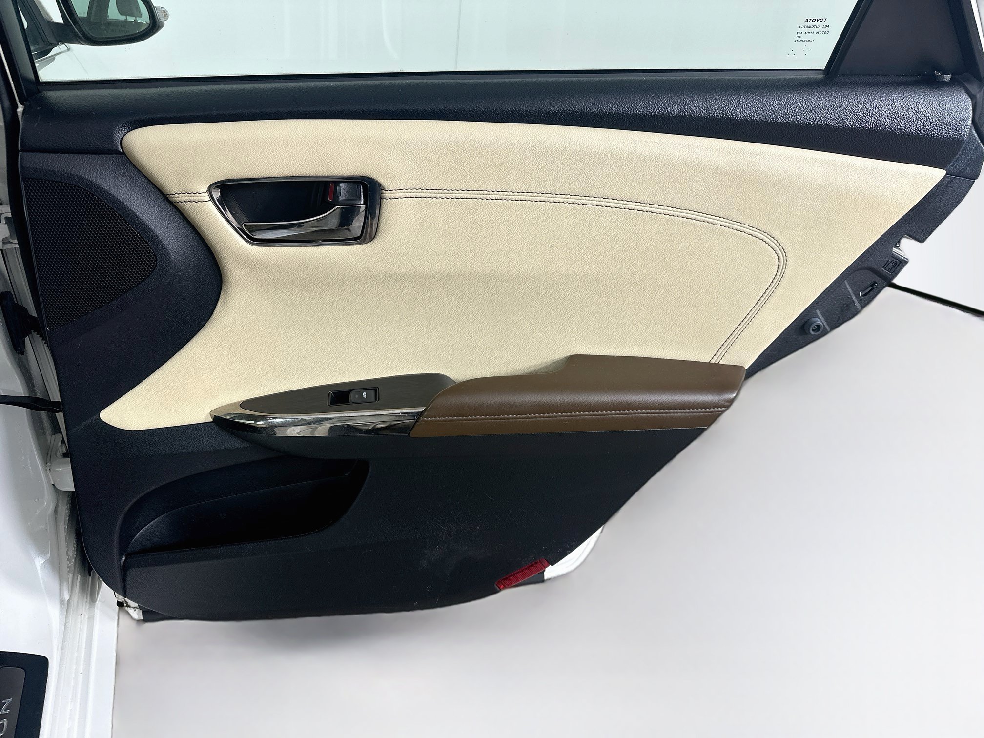 Used 2013 Toyota Avalon Limited FWD image 32