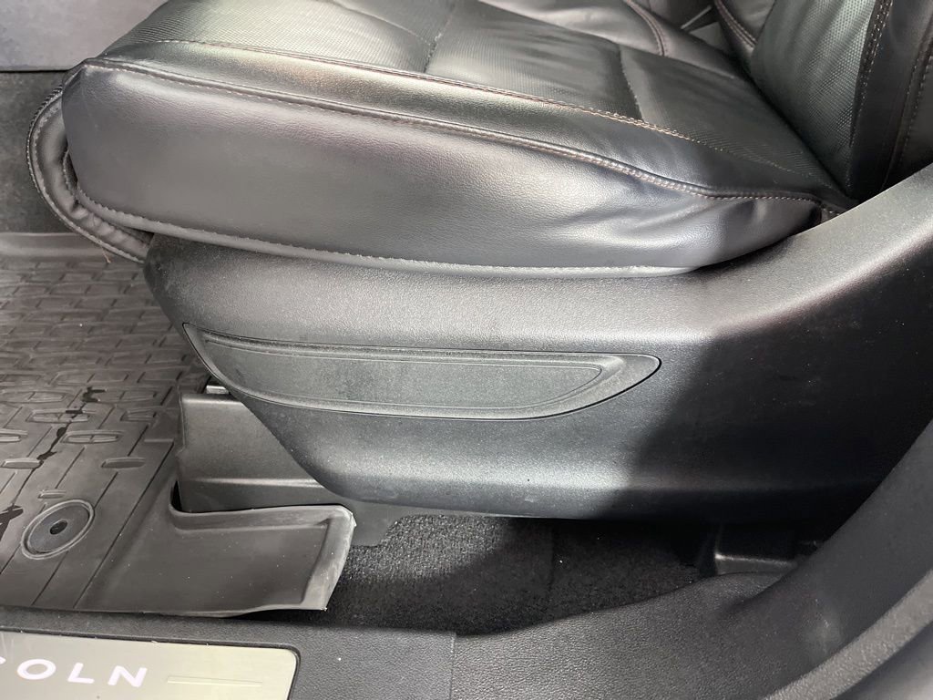 Used 2022 Lincoln Aviator Reserve w/ Equipment Group 201A image 23