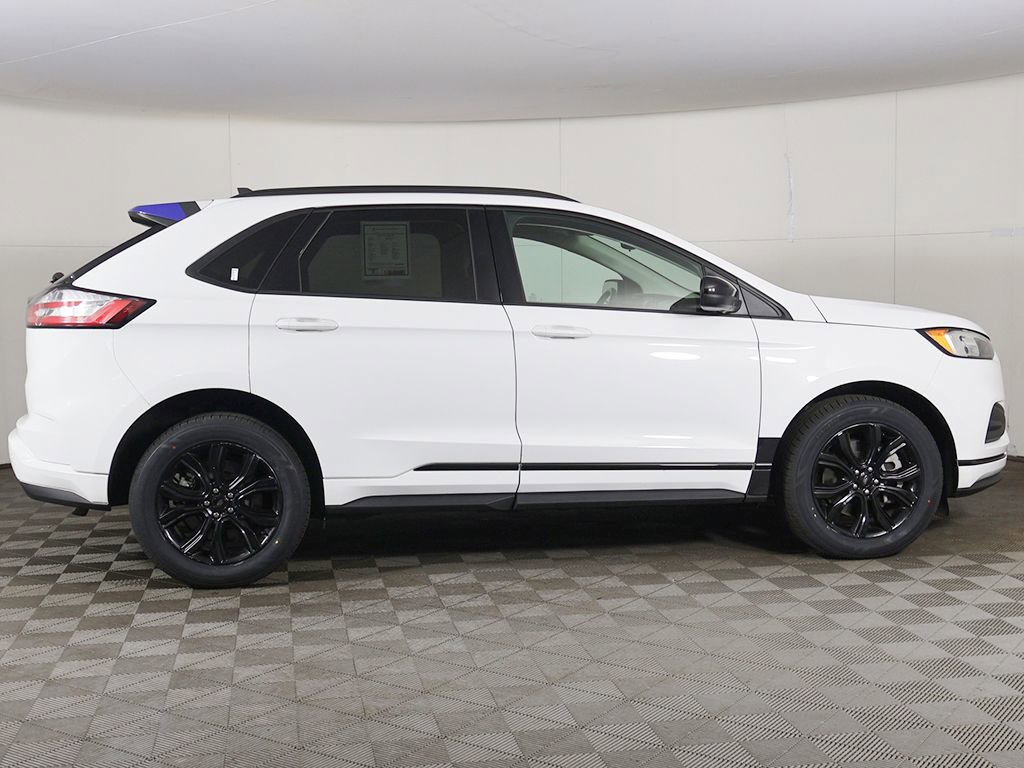 Used 2024 Ford Edge SE w/ Black Appearance Package image 15