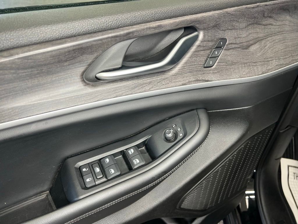 Used 2024 Jeep Grand Cherokee L Limited w/ Luxury Tech Group II image 17