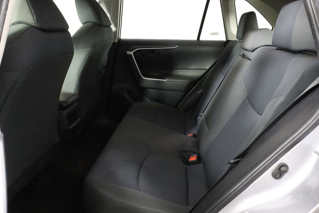 Used 2019 Toyota RAV4 LE FWD image 16