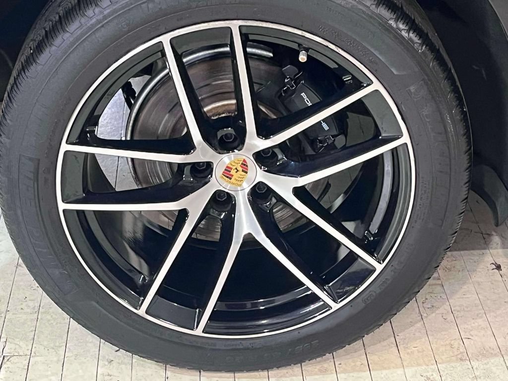 Certified 2023 Porsche Macan AWD/4WD image 15