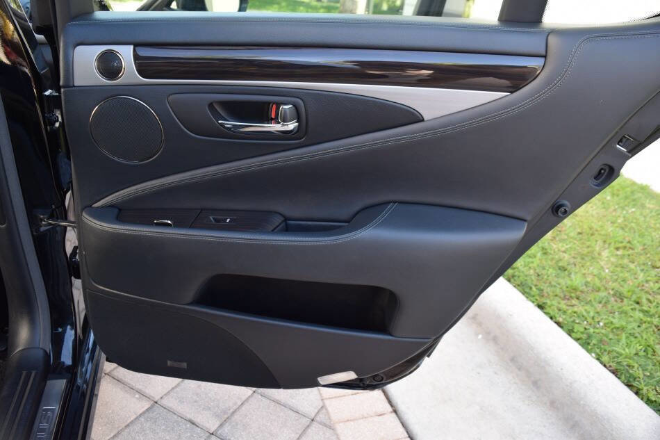 Used 2013 Lexus LS 460 AWD w/ Comfort Pkg image 78