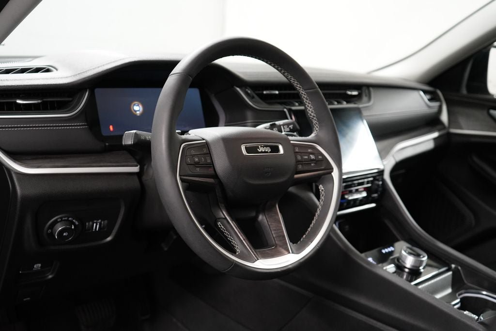 Used 2023 Jeep Grand Cherokee Limited AWD/4WD image 12