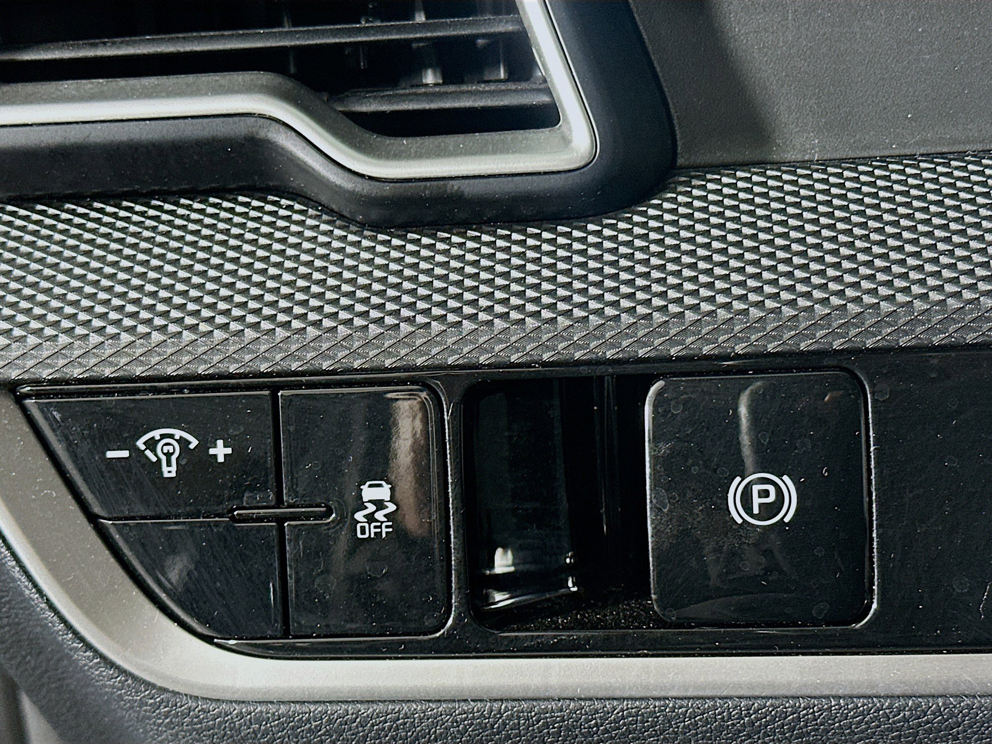 Used 2025 Kia Sportage LX image 16