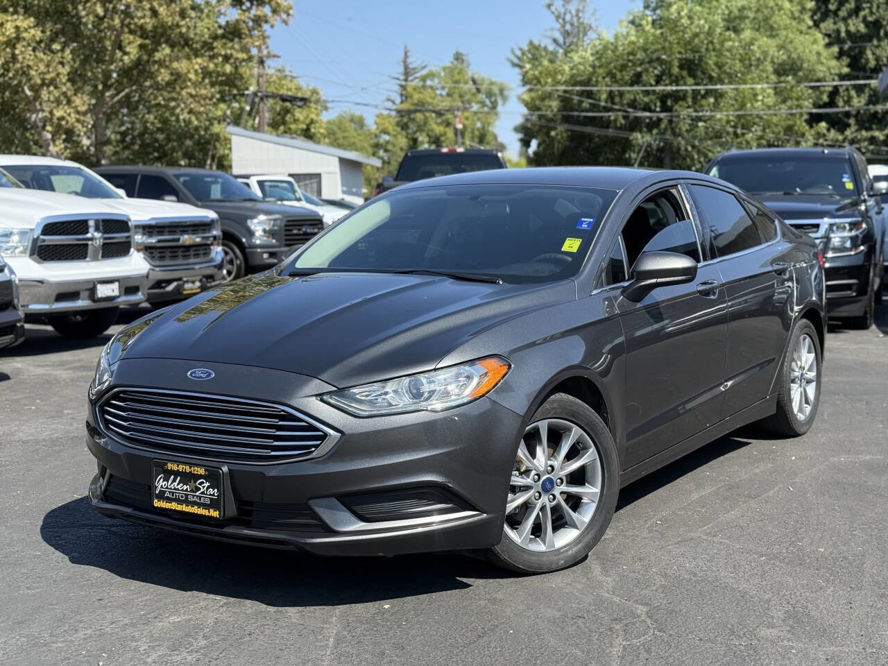 Used 2017 Ford Fusion SE w/ Fusion SE Technology Package FWD image 1