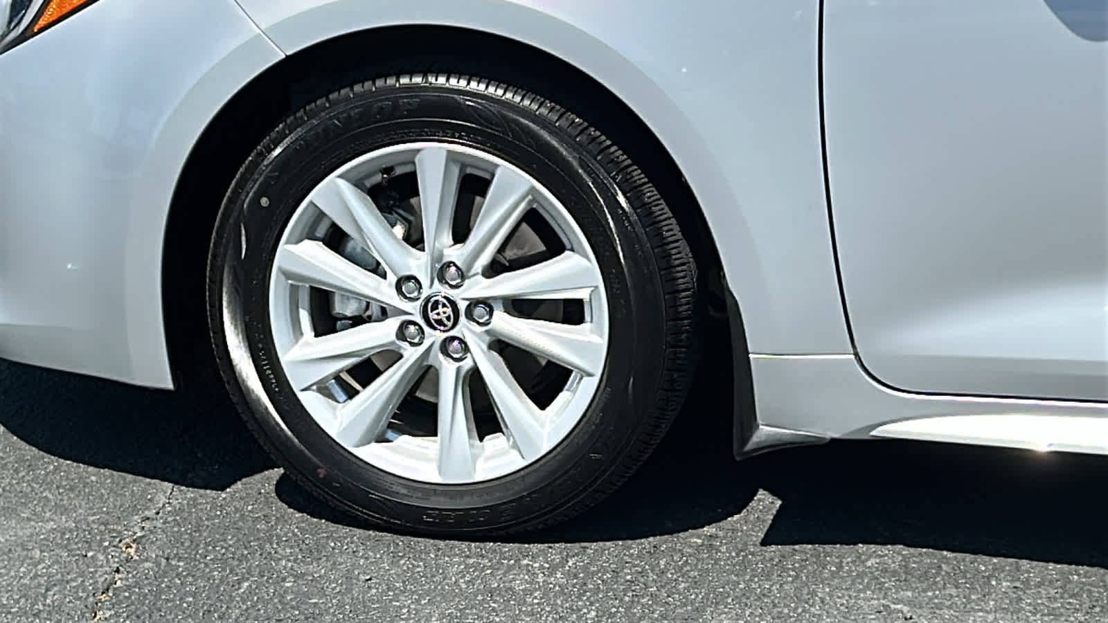 Used 2025 Toyota Corolla SE w/ SE Package FWD image 9