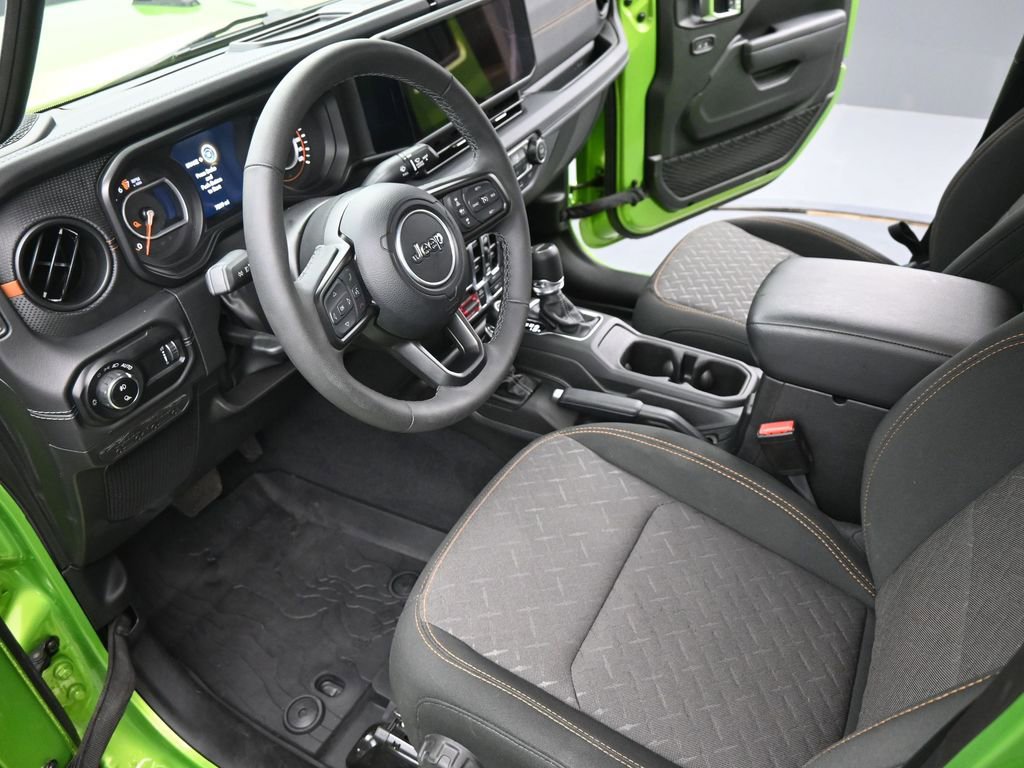 Used 2025 Jeep Gladiator Mojave w/ Safety Group image 9