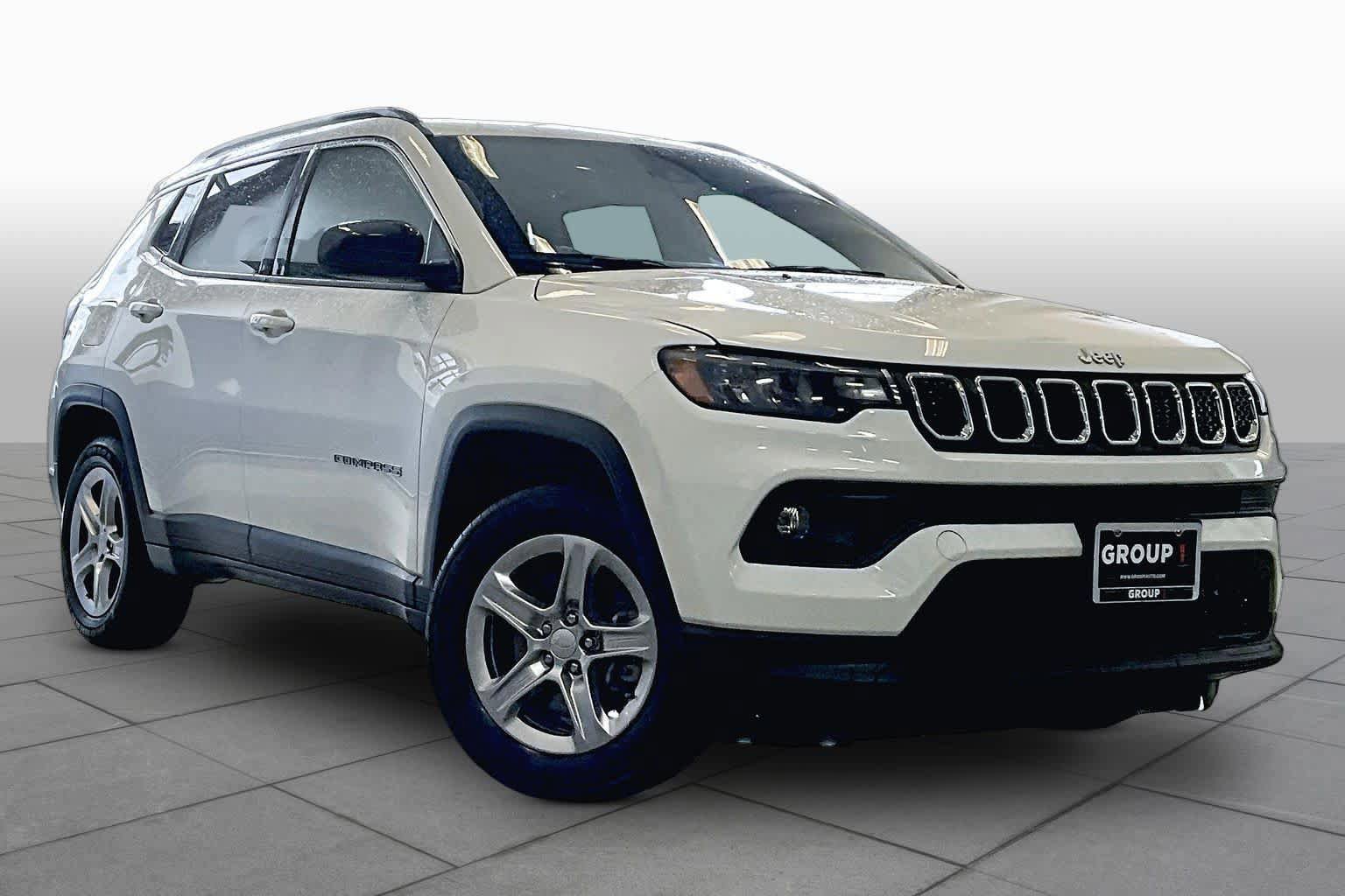 Used 2024 Jeep Compass Latitude AWD/4WD image 3