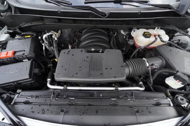 Used 2024 GMC Yukon SLT w/ SLT Premium Package image 10