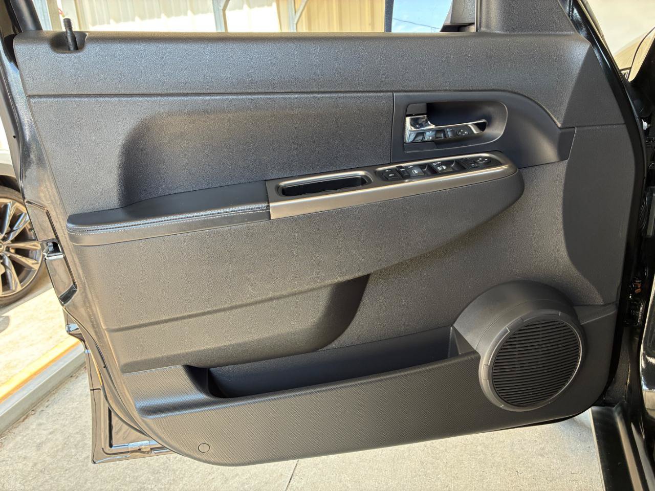 Used 2011 Jeep Liberty Limited Jet AWD/4WD image 8