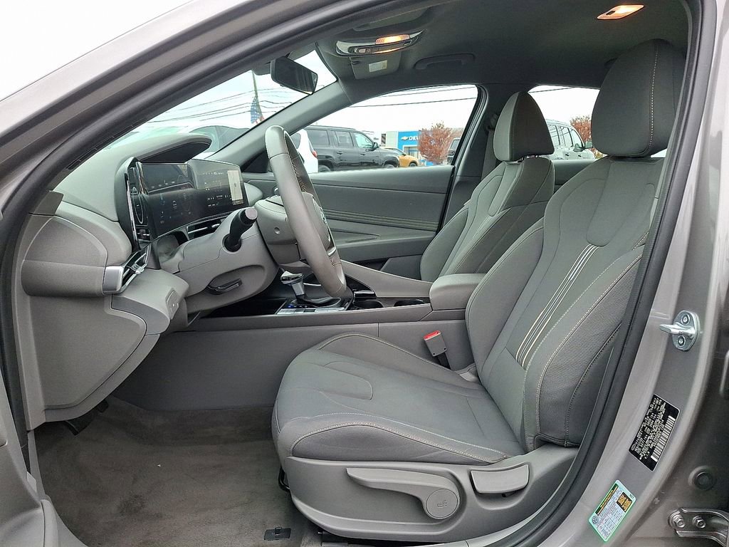 Used 2023 Hyundai Elantra SEL w/ Convenience Package image 15