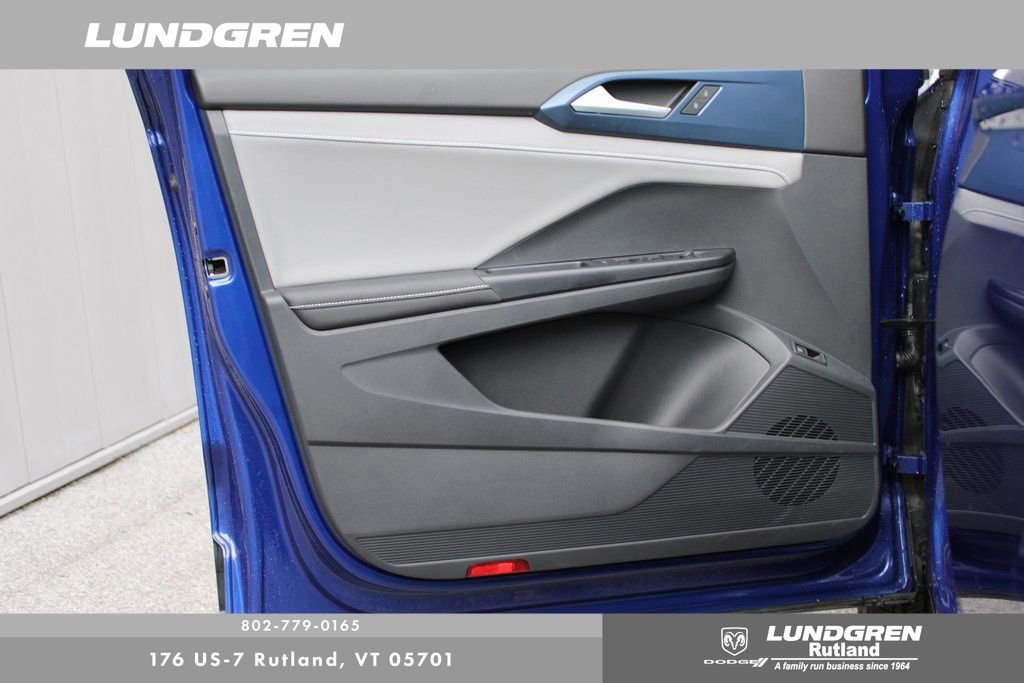 Used 2024 Volkswagen Taos SE w/ Panoramic Sunroof Package image 10