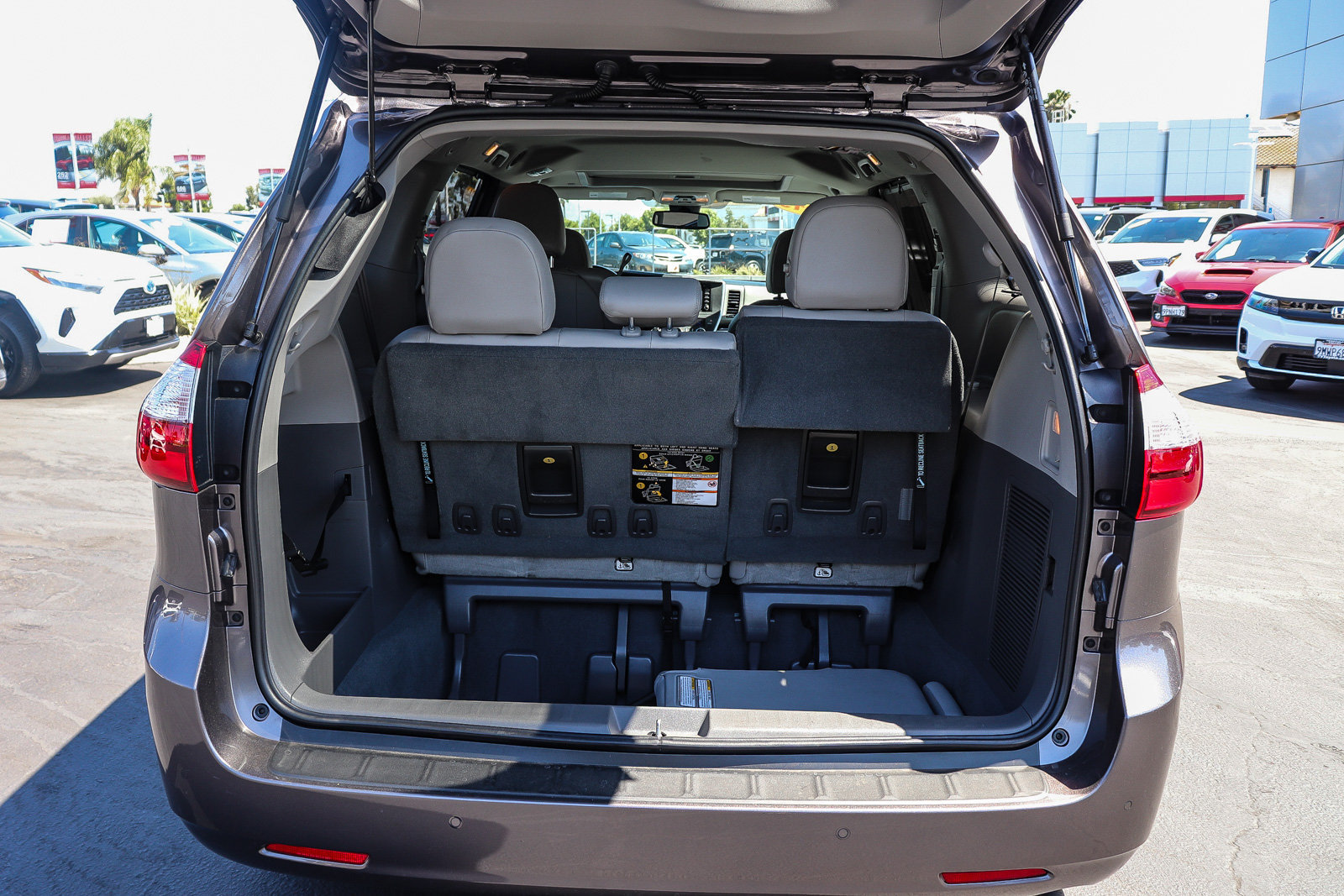 Certified 2019 Toyota Sienna XLE w/ XLE Navigation Package FWD image 33